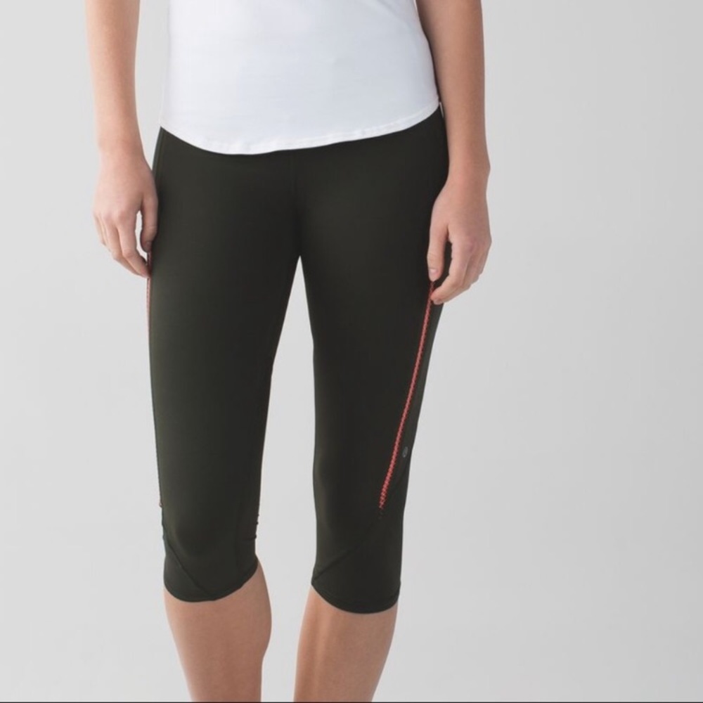 Lululemon. Forest green Capri leggings. Size XS